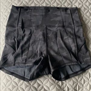 Lululemon in movement 2.5” shorts